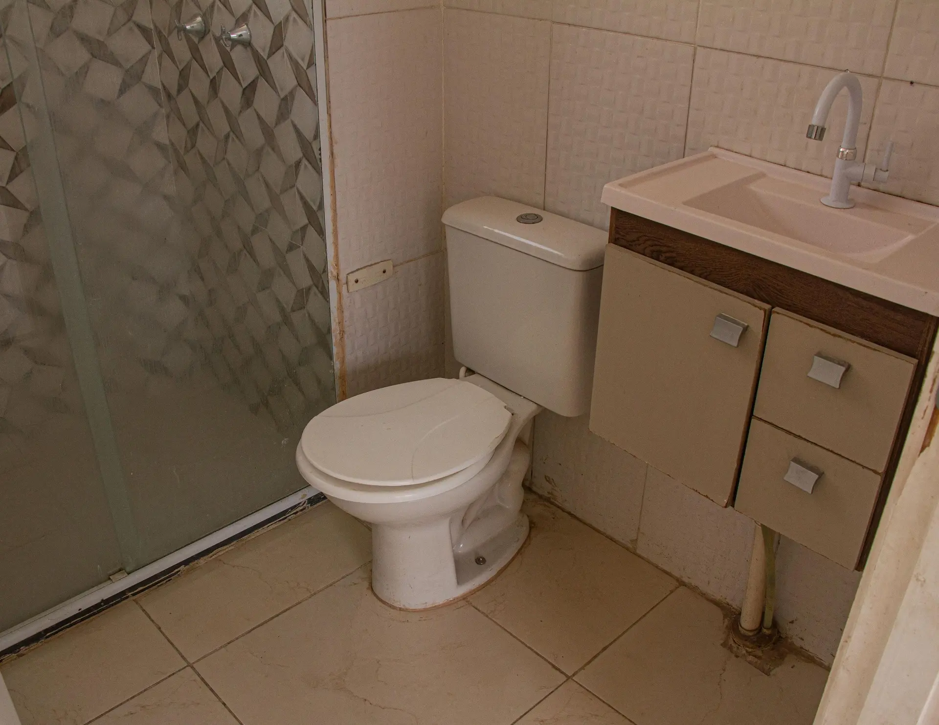 Unfurnished 2-bedroom apartment with pet-friendly policy — photo 5
