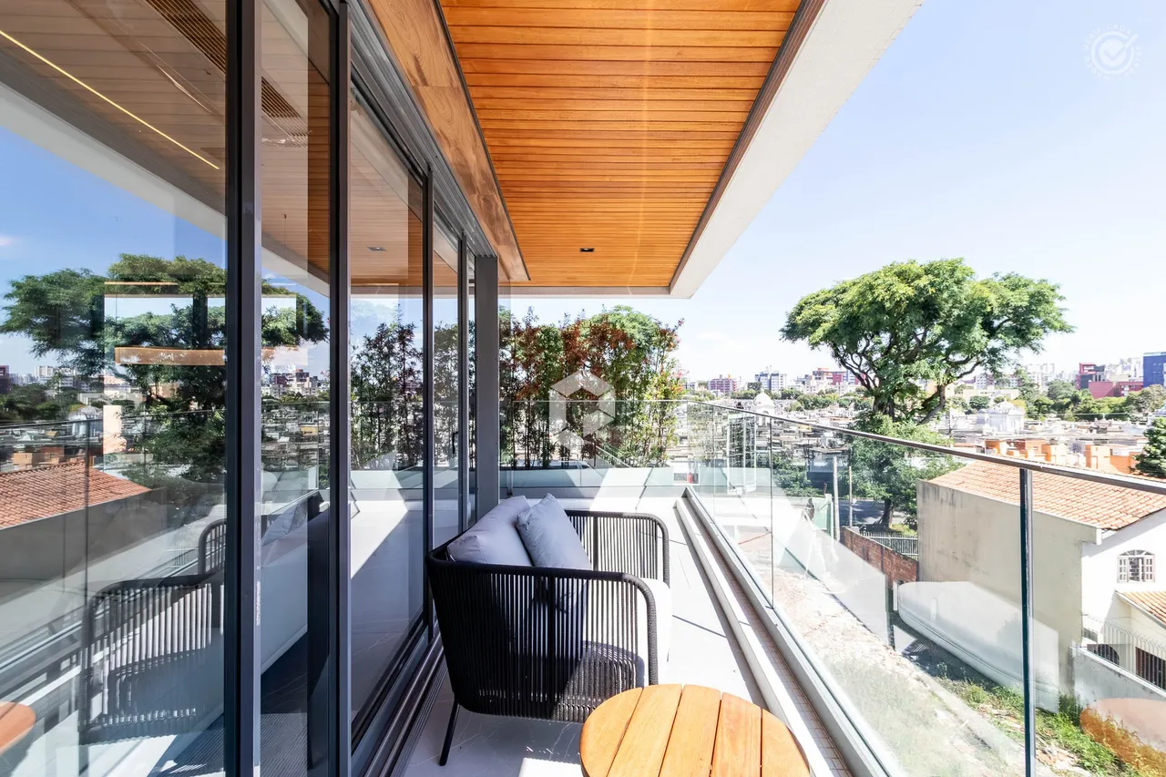 Furnished apartment with 3 en-suite bedrooms and balcony — photo 4