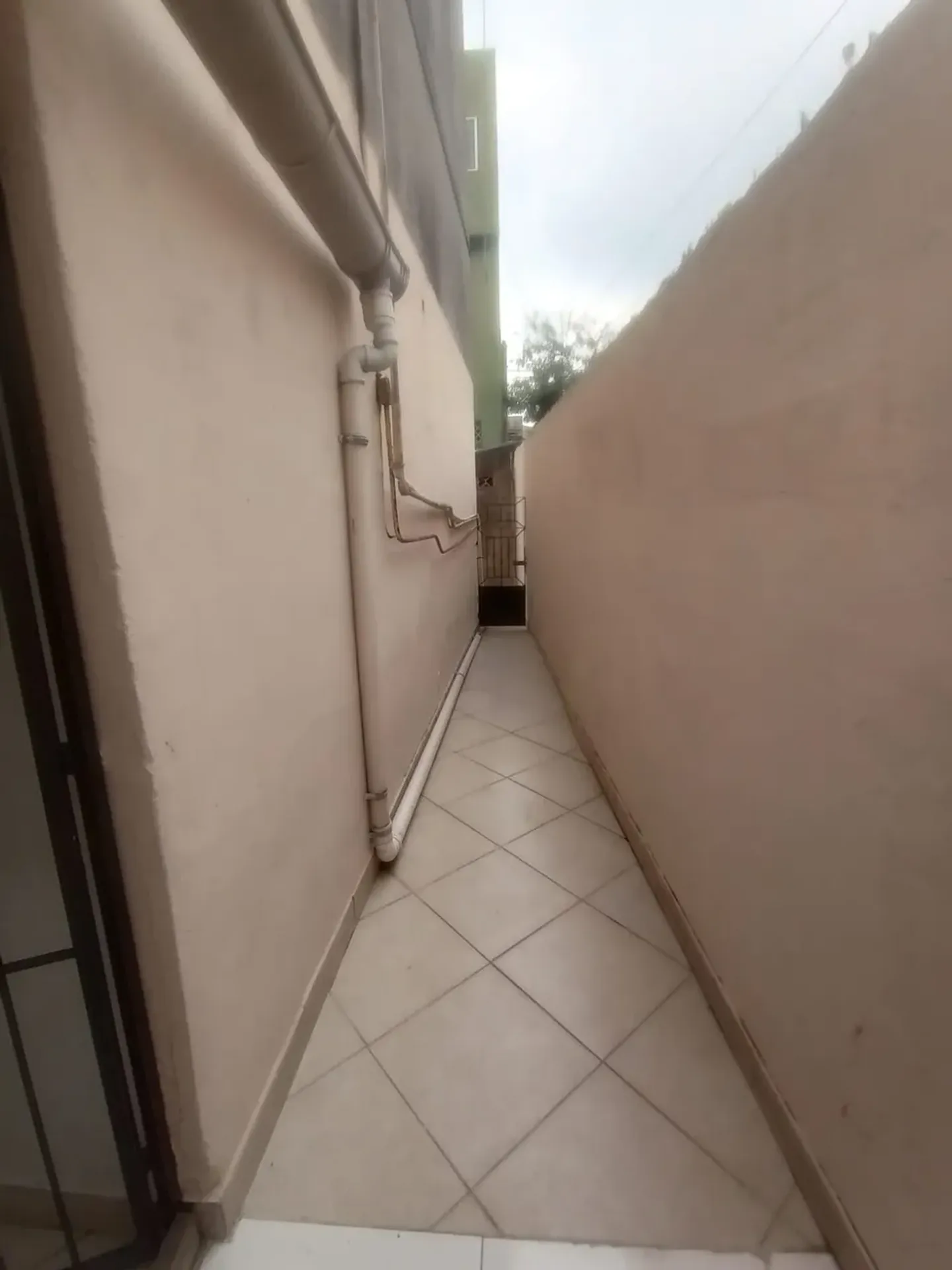 Casa de vila com 2 quartos e banheiro com box de vidro — photo 23