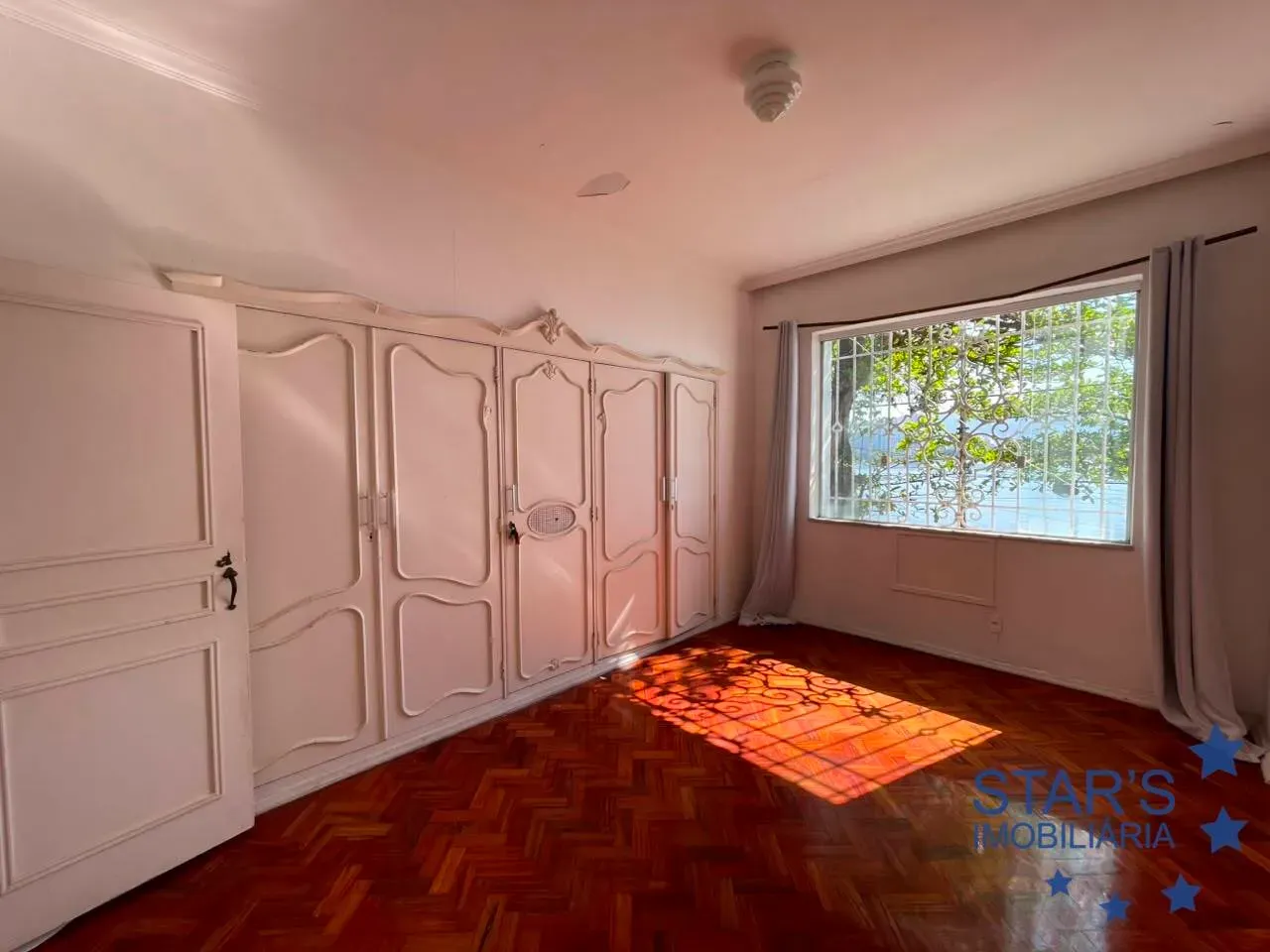 Будинок 250 м² із вікнами від підлоги до стелі — photo 19