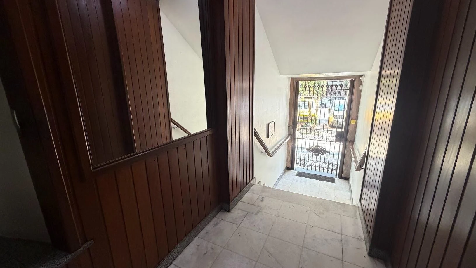 3-bedroom apartment with a park view — photo 38