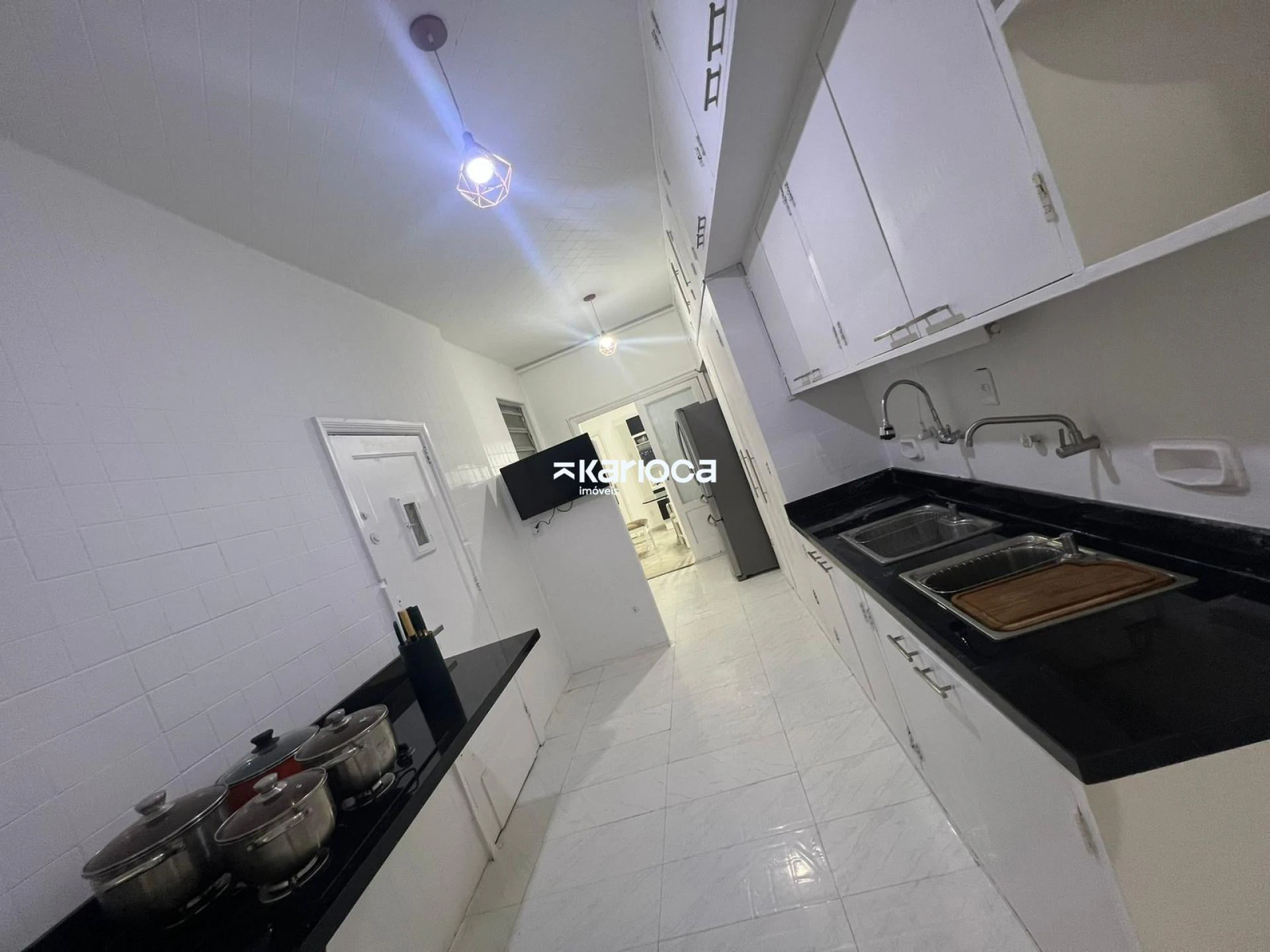 Furnished 4-bedroom apartment with 4 bathrooms — photo 16