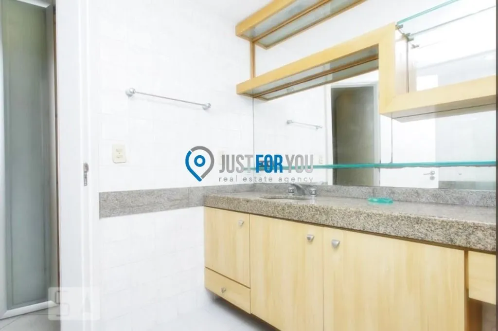 3-bedroom apartment with 4 baths and balcony — photo 31