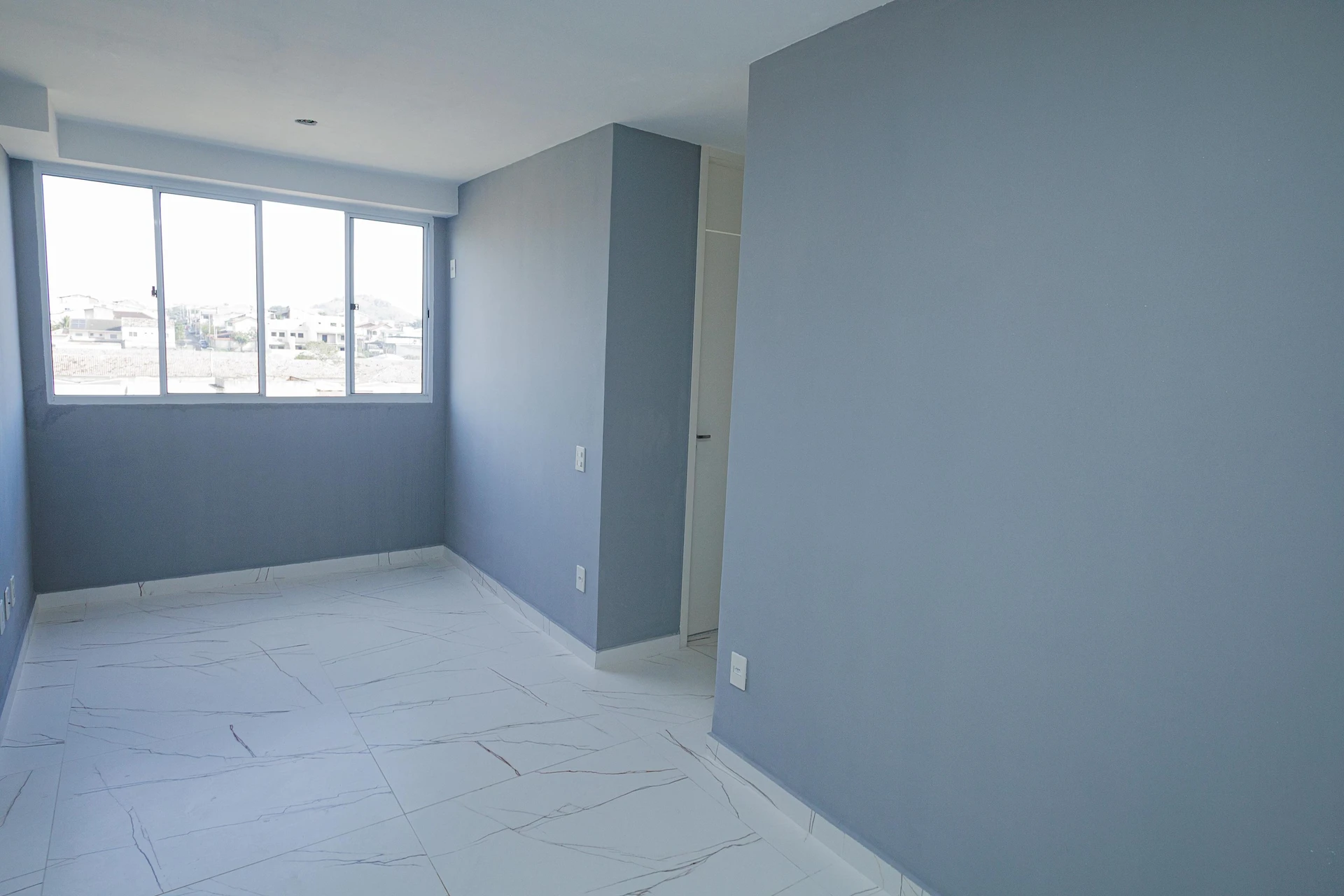 2-bedroom apartment with an open-air pool area — photo 8