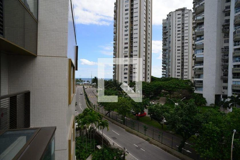Glass-enclosed balcony in a 3-bedroom apartment, 103 m² — photo 5