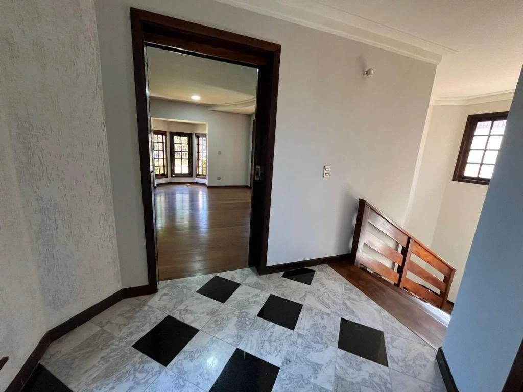 House with 3 en-suite bedrooms and a balcony, 450 m² — photo 42