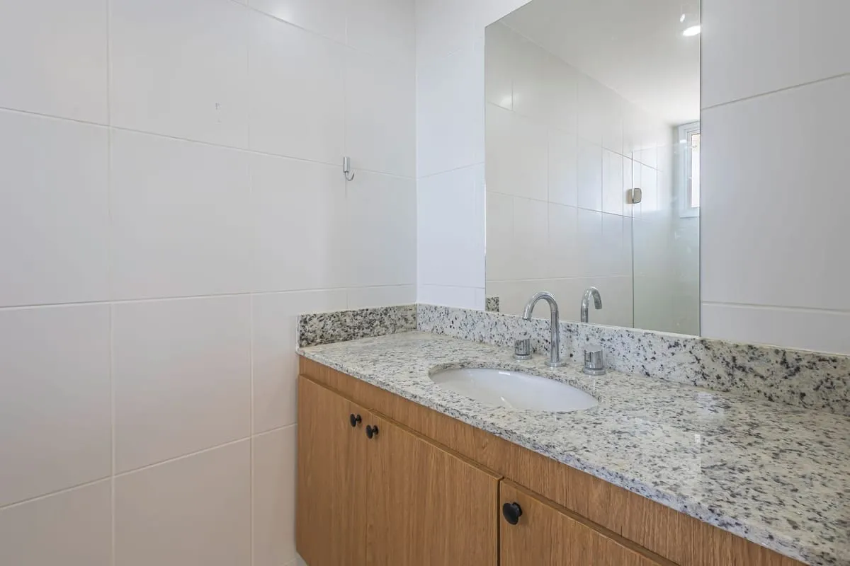 Mountain view in a 2-bedroom apartment, 98 m² — photo 16