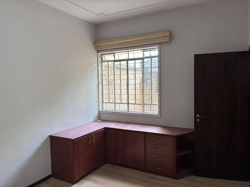 Home office in a 3-bedroom apartment, 160 m² — photo 26
