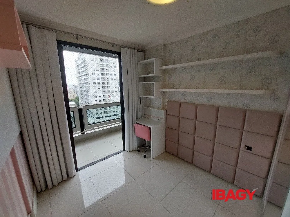 Furnished apartment, 146 m², with a home office — photo 8