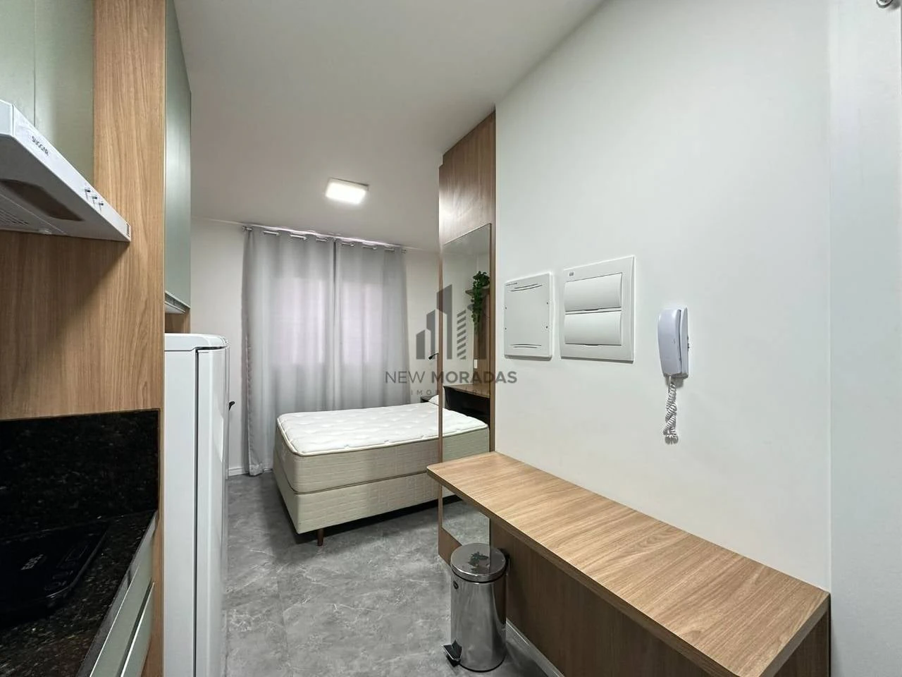 Studio to rent with a compact kitchenette and 1 bath — photo 2