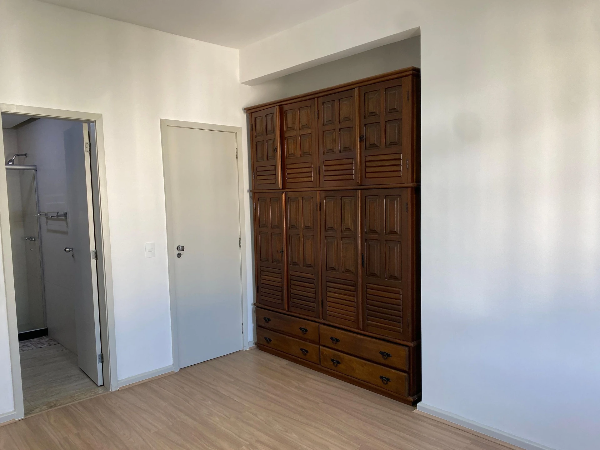 Apartment with 3 bedrooms and built-in wardrobes — photo 13