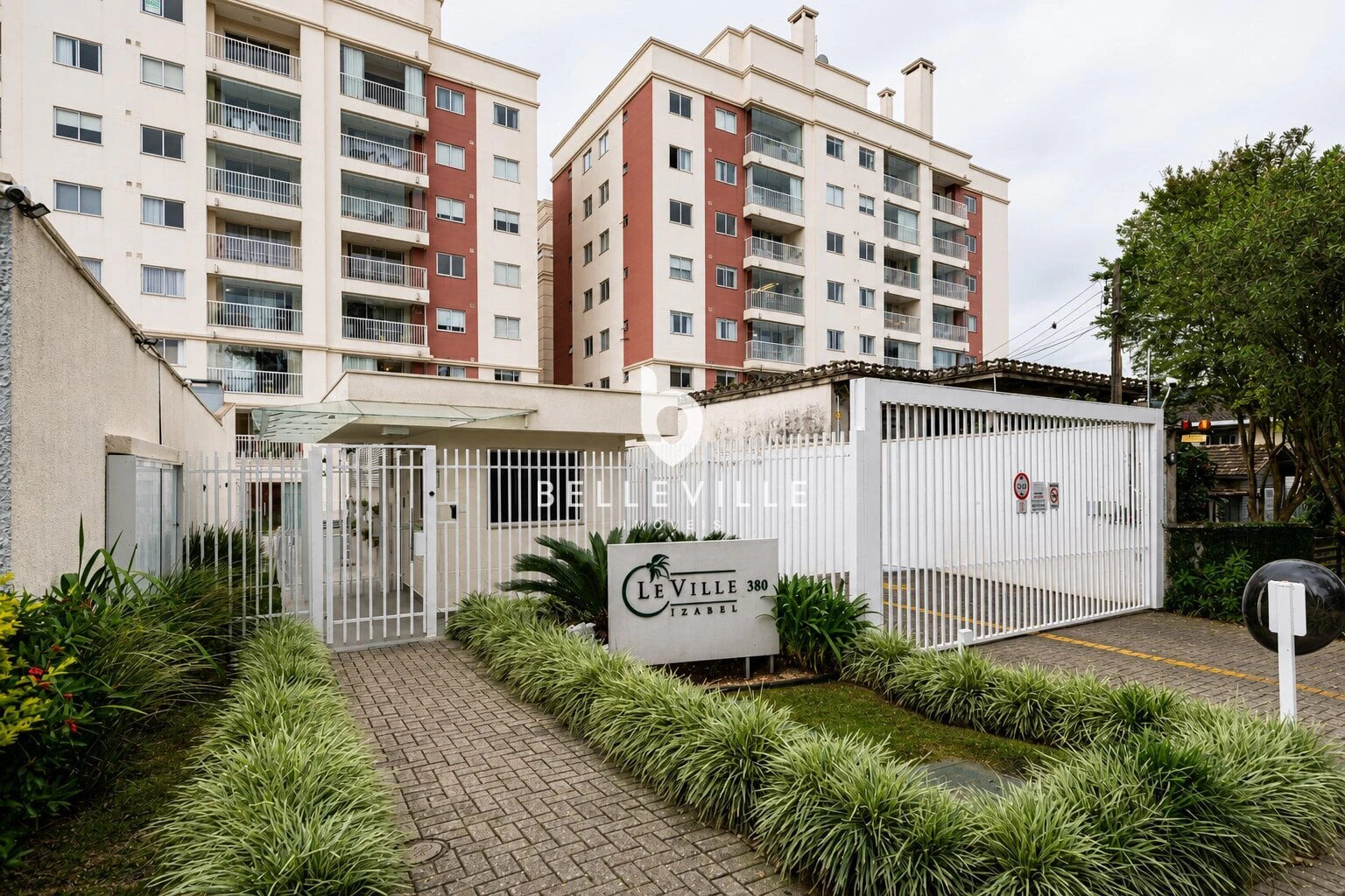 3-bedroom apartment with a grill on the balcony — photo 10
