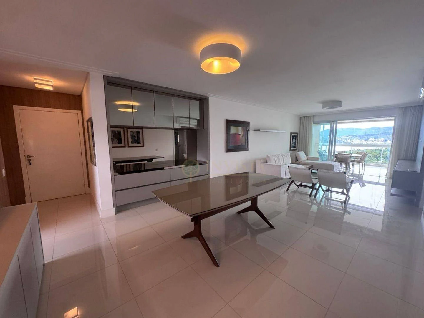 289 m² apartment with 3 en-suite bedrooms and parking — photo 2
