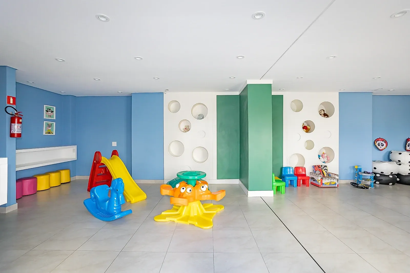 2-bedroom 63 m² apartment with a glass balcony — photo 78