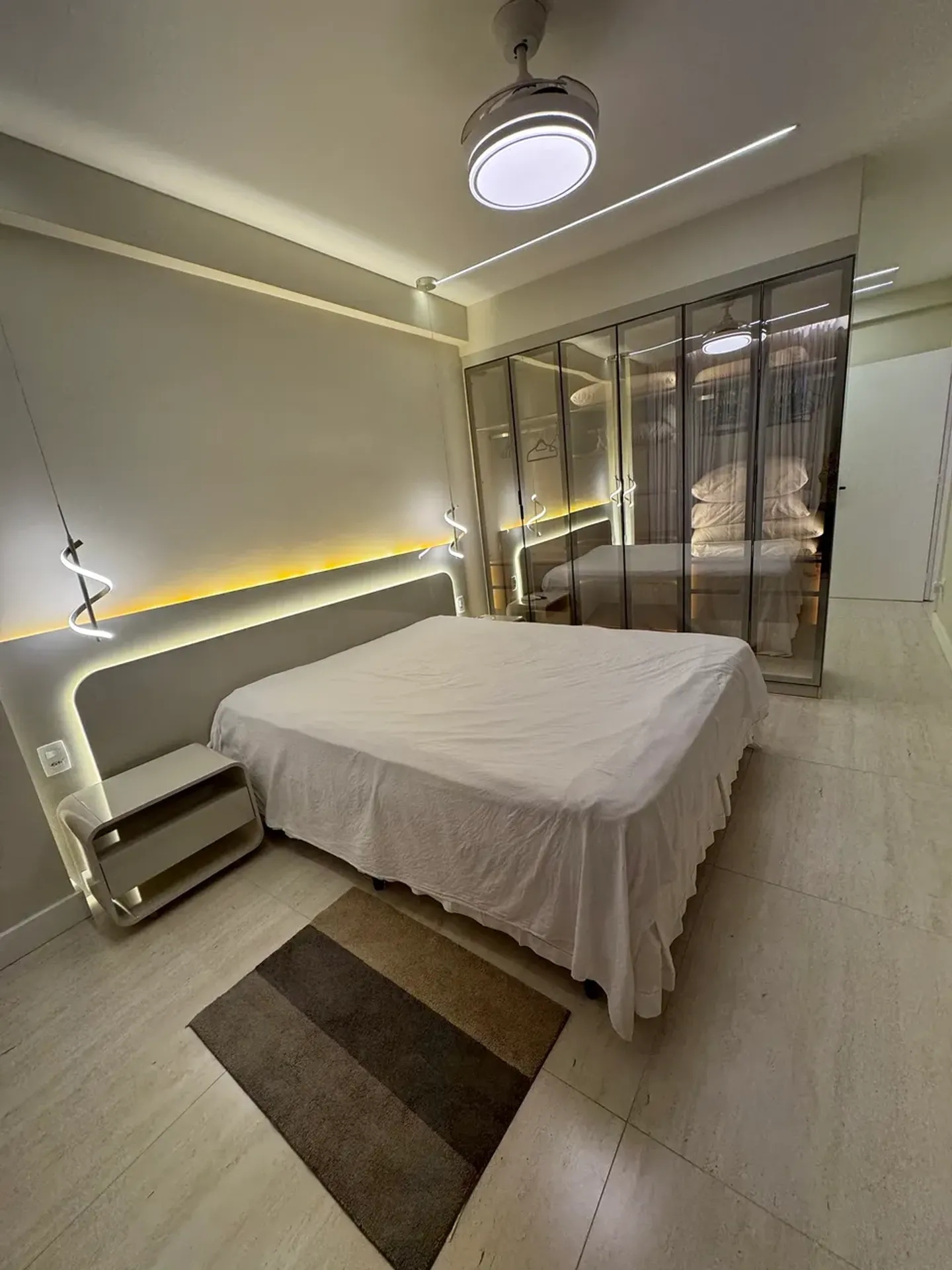Furnished 2-bedroom apartment with open-plan kitchen — photo 21