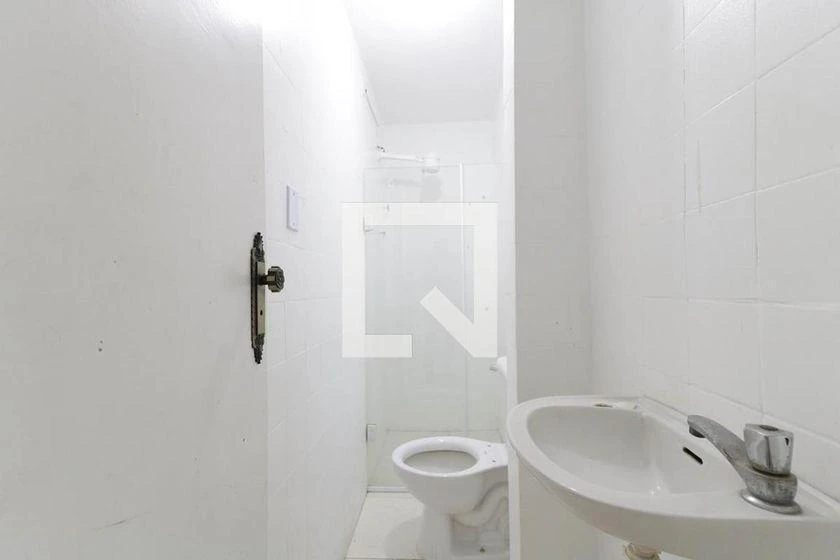 1-bedroom apartment with a glass shower enclosure — photo 11