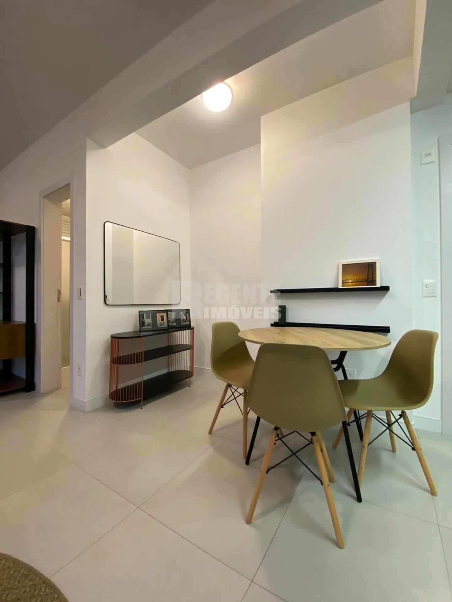 One-bedroom apartment in a building with a gym — photo 12