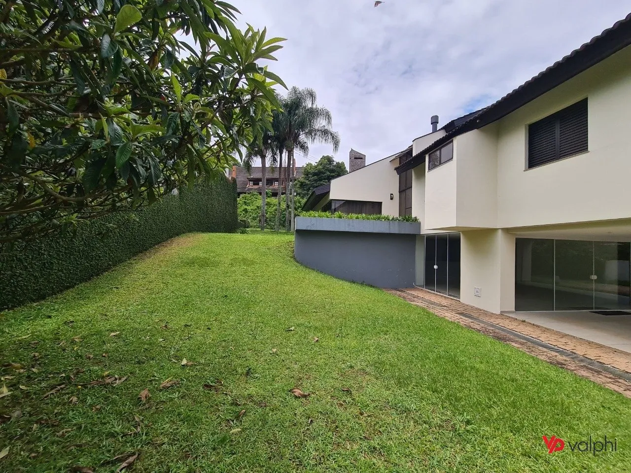 Condo house with 3 en-suite bedrooms and private garden — photo 22
