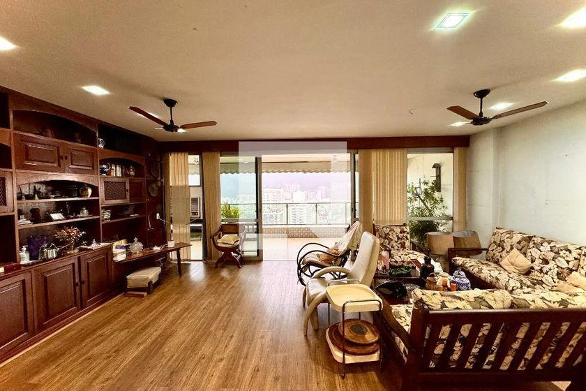 Furnished apartment, 180 m², with a glass-enclosed balcony — photo 9