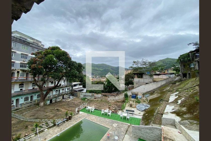 Studio in a building with a pool — photo 7