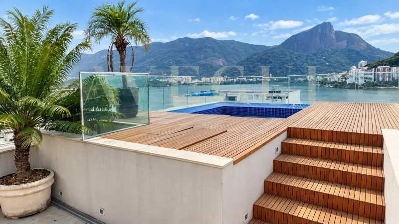 3-bedroom apartment in a building with a pool — photo 15