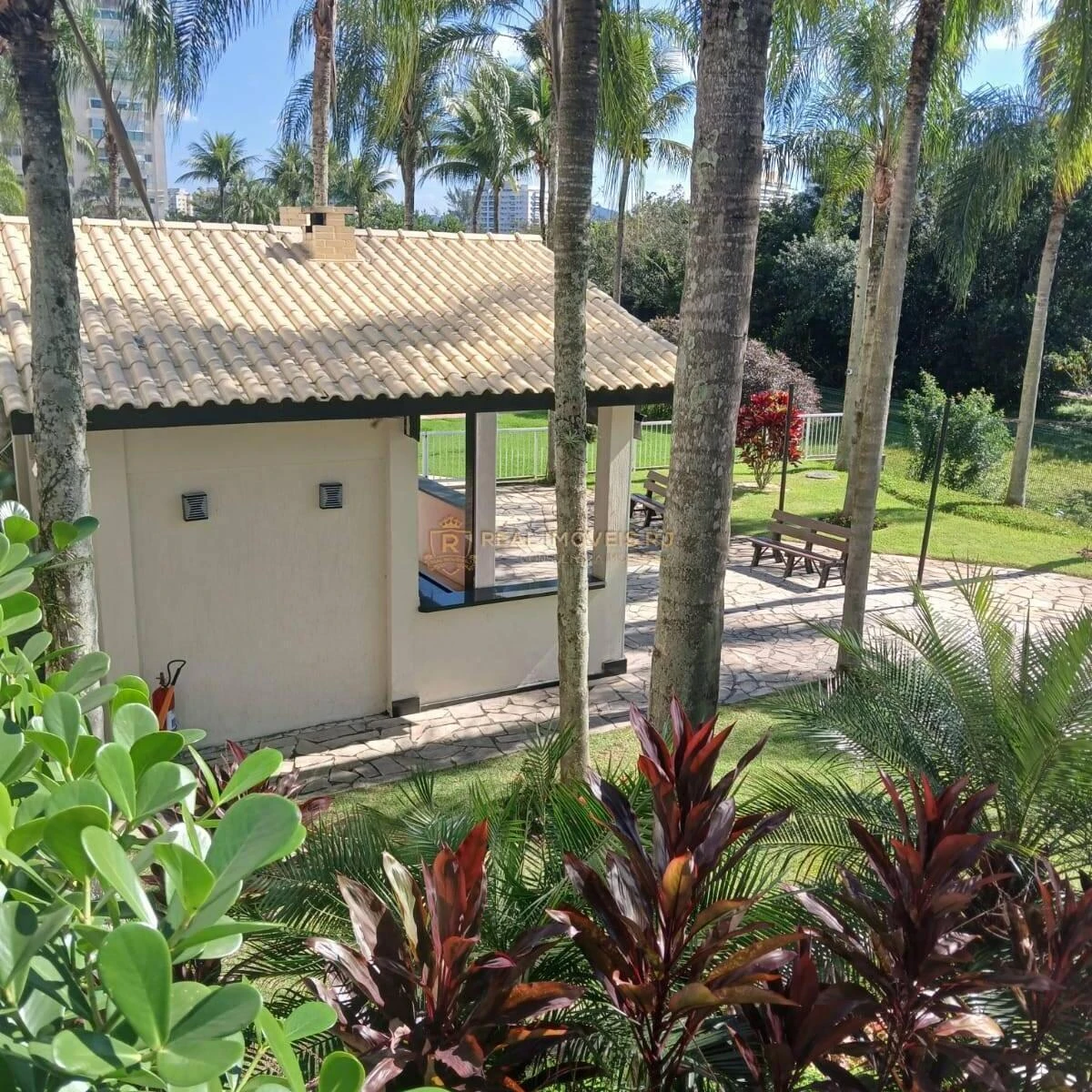For rent: 3-bedroom apartment with 3 bathrooms and a balcony — photo 37
