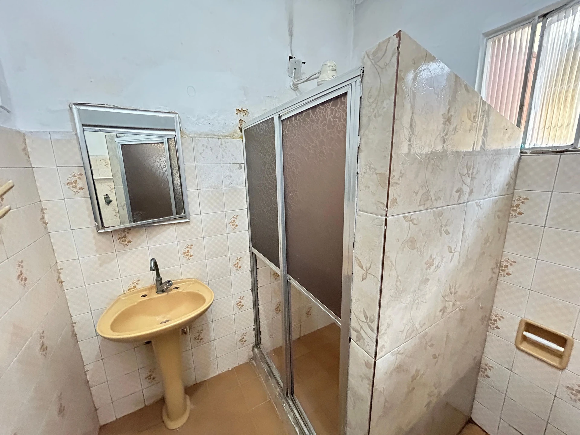 House for rent with 2 bedrooms, balcony and yard — photo 35