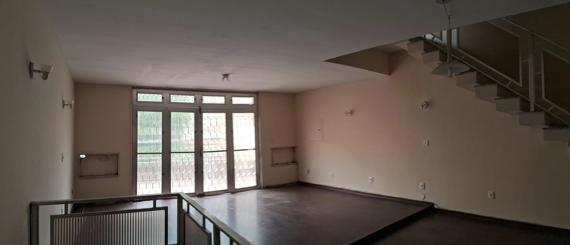 Unfurnished house with 6 bedrooms and private garden — photo 30