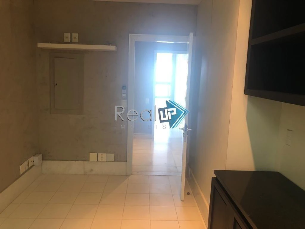 320 m² unfurnished apartment with 2 bedrooms and 3 bathrooms — photo 18