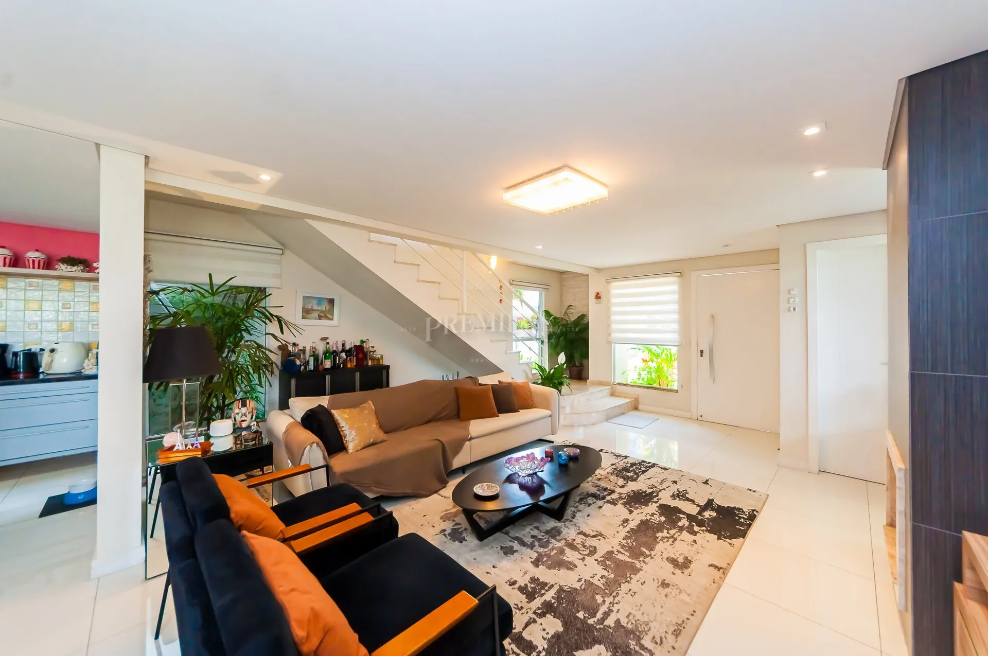 4-bedroom house with open-plan kitchen and 3 parking — photo 4