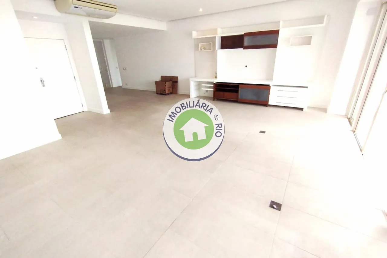 290 m² apartment with 4 bedrooms and a laundry area