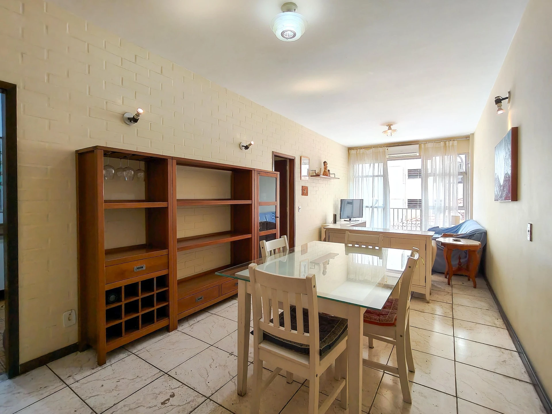 Furnished 3-bedroom apartment with a ready workspace