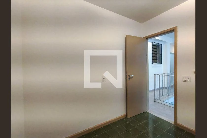 Rental house with 5 bedrooms and a balcony — photo 40