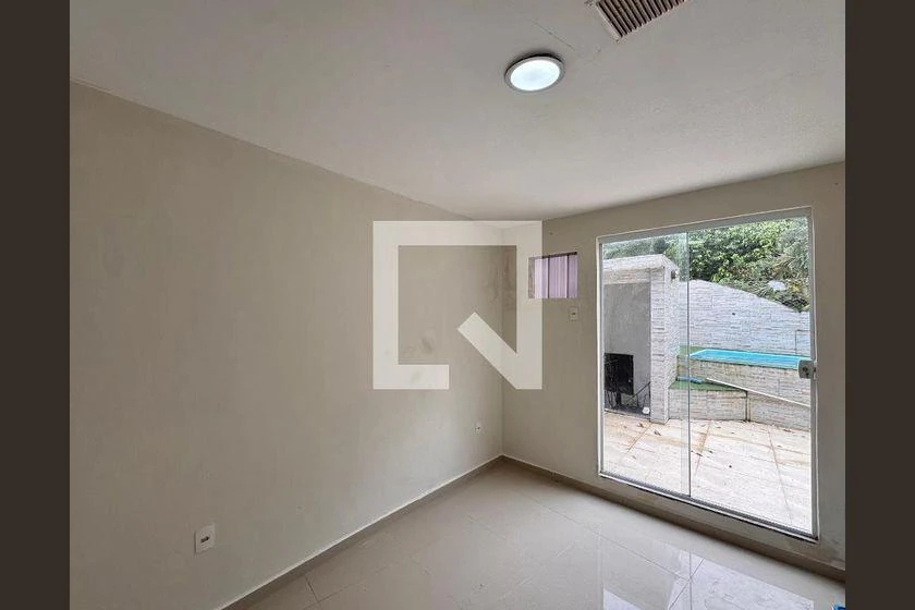 Balcony with a grill in a 2-bedroom house, 165 m² — photo 35