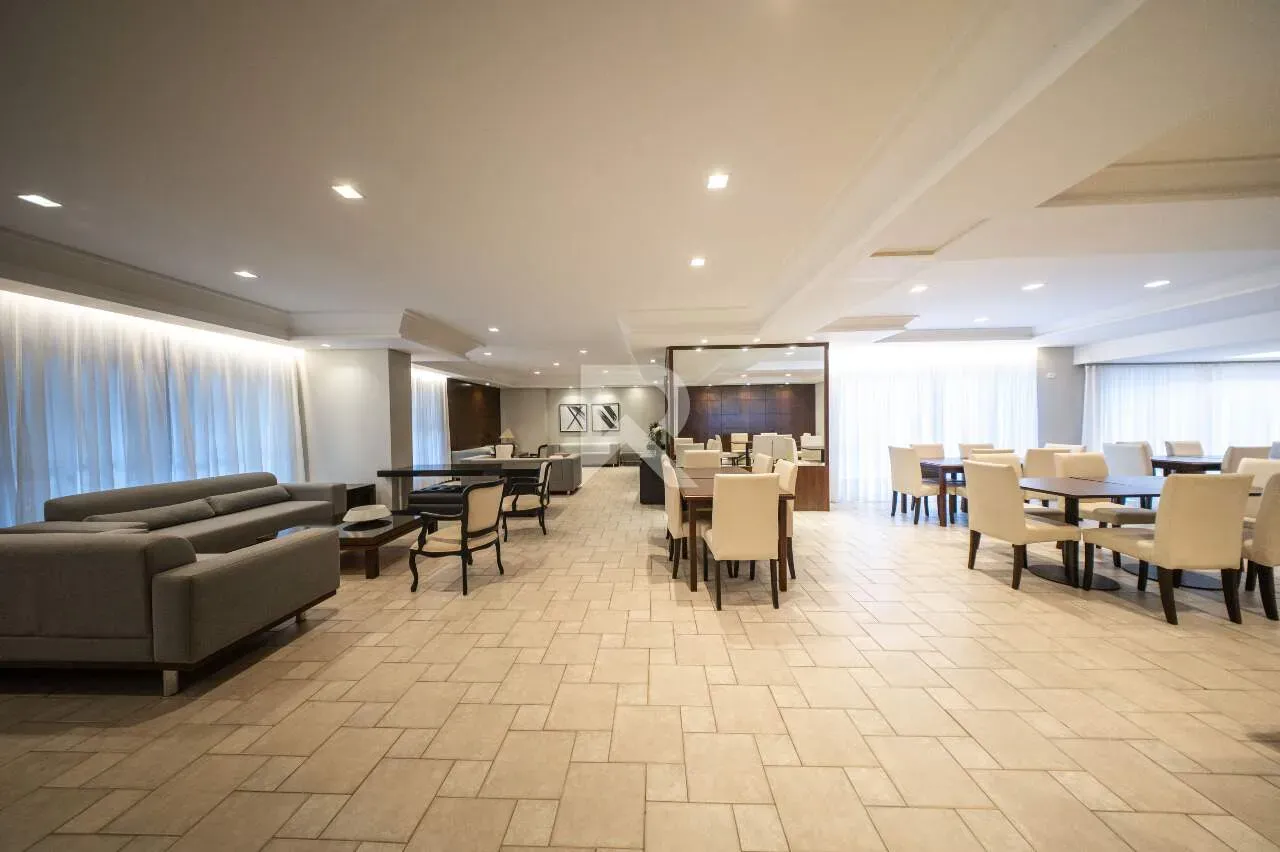 Furnished apartment with 3 bedrooms and 221 m² — photo 43
