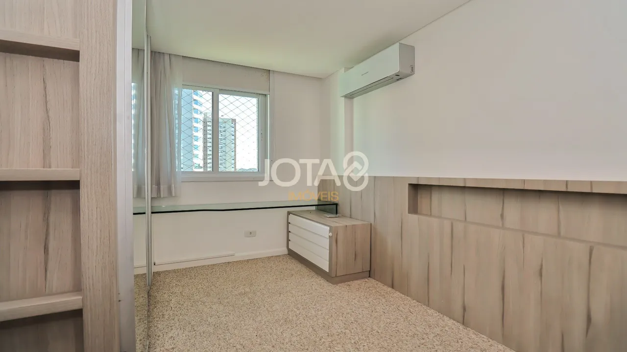 Furnished 3-bedroom apartment with a private BBQ — photo 10