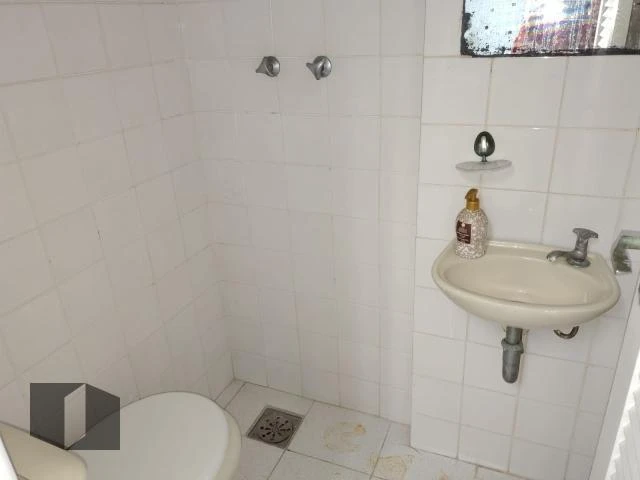Glass-enclosed balcony in a 4-bedroom apartment, 143 m² — photo 38