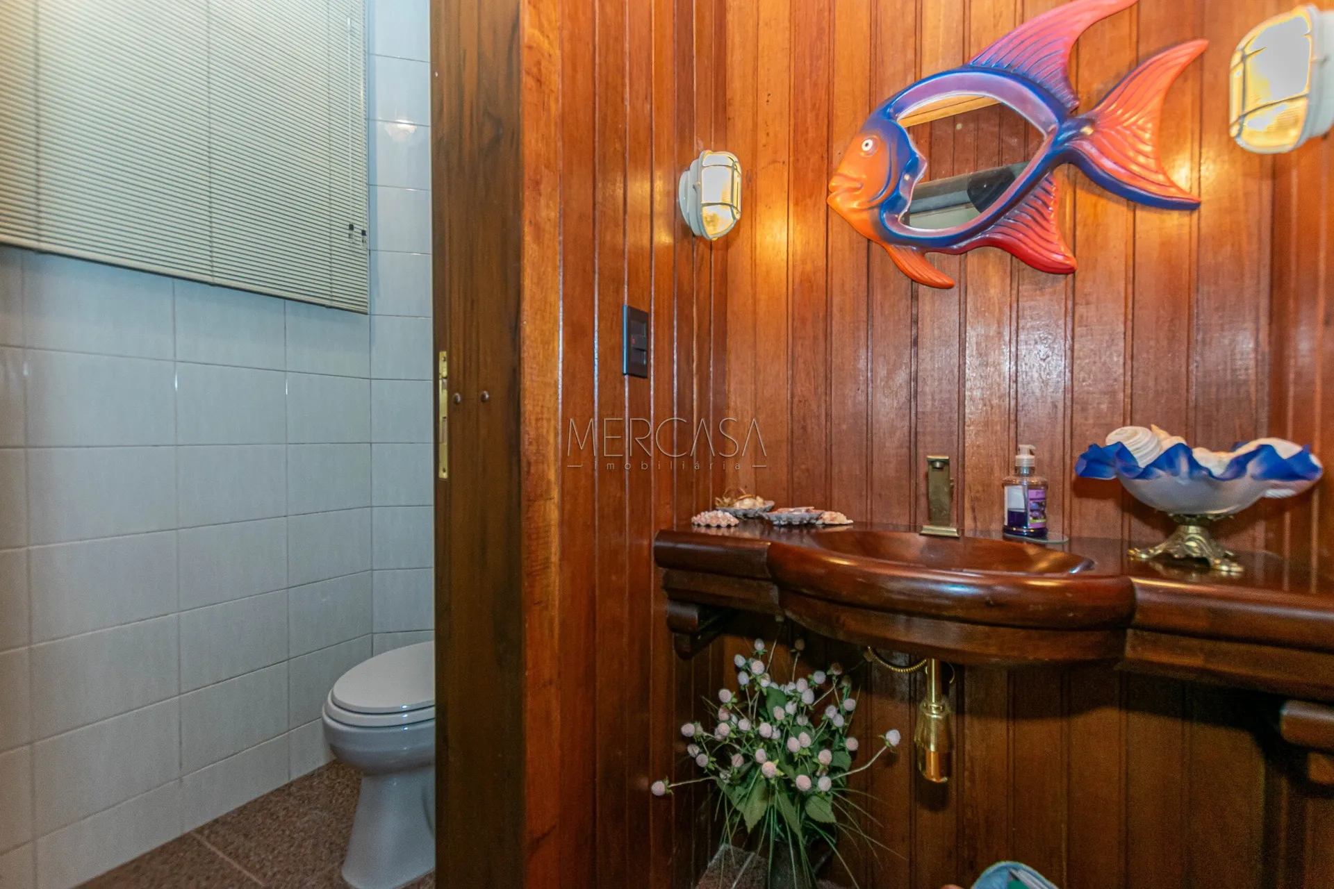 3-bedroom house with a bathtub in Curitiba — photo 17