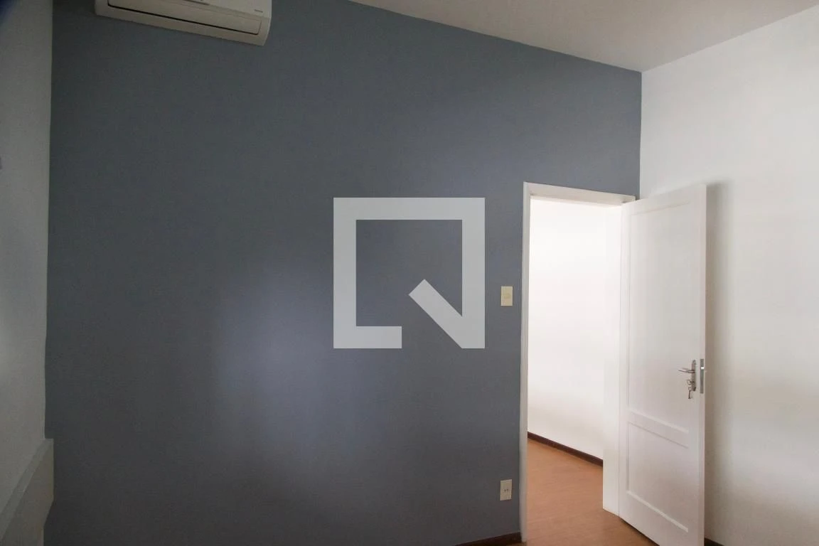 Unfurnished 1-bedroom apartment with a separate kitchen — photo 24
