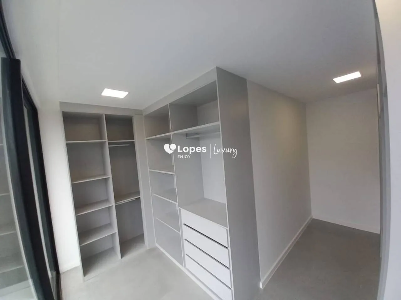 Unfurnished 4-bedroom house with 5 bathrooms and 329 m² — photo 30