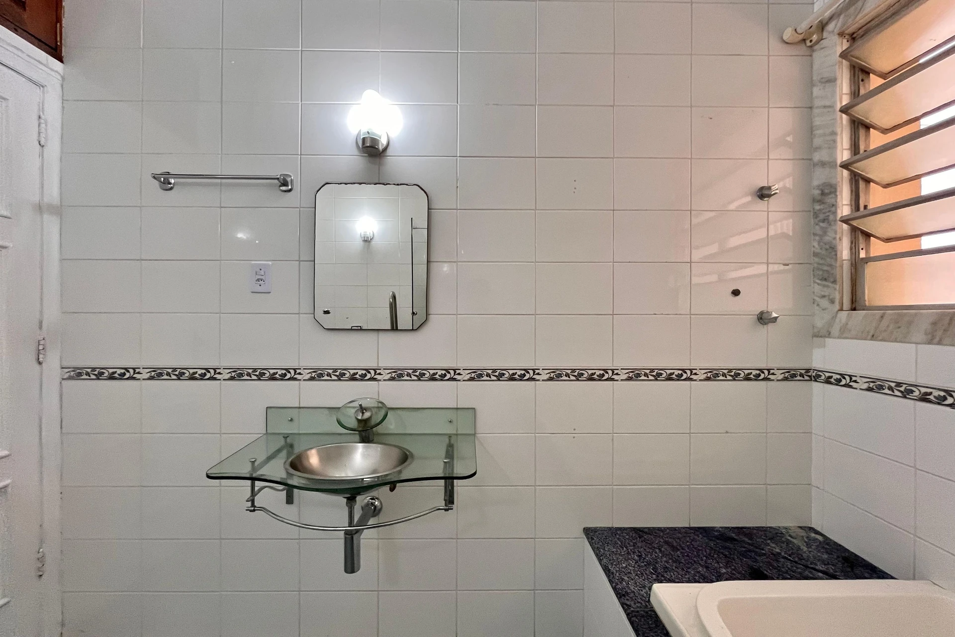 3-bedroom apartment with separate kitchen and electric stove — photo 19