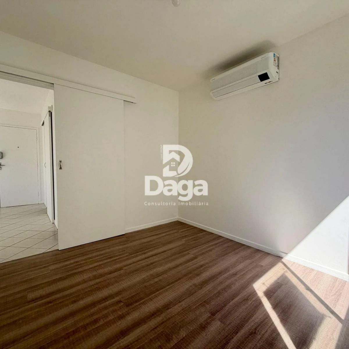 2-bedroom apartment with a separate kitchen and parking — photo 5