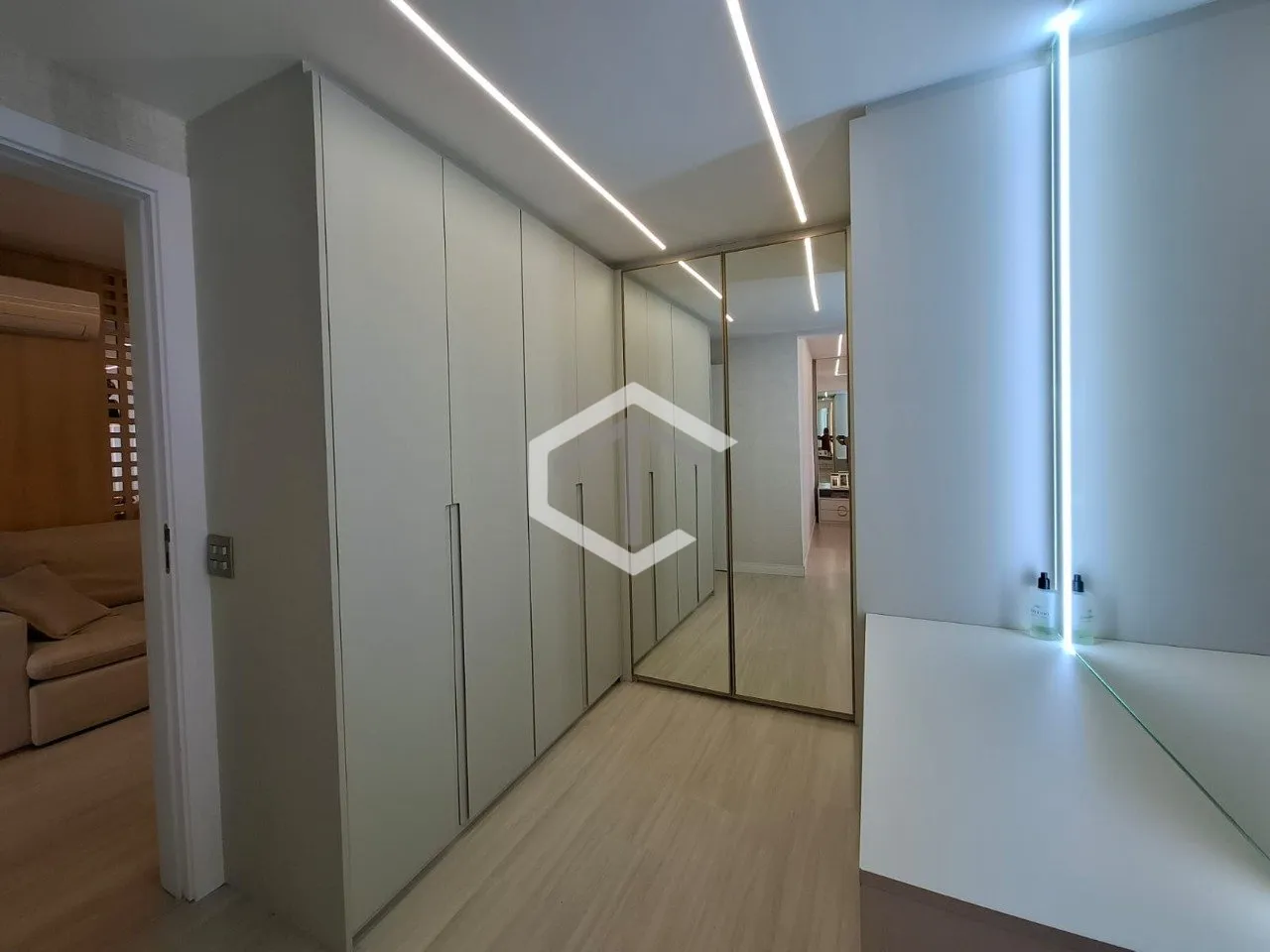 217 m² apartment with a mountain view and a private pool — photo 64