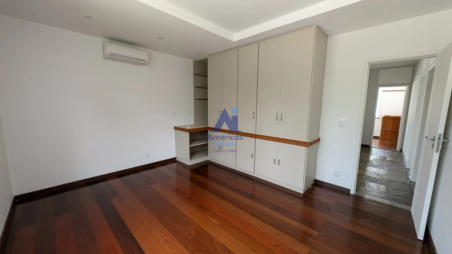 4-bedroom house with a grill on the balcony — photo 6