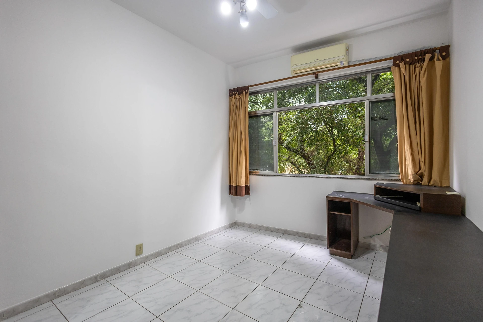 3-bedroom apartment with a park view — photo 3