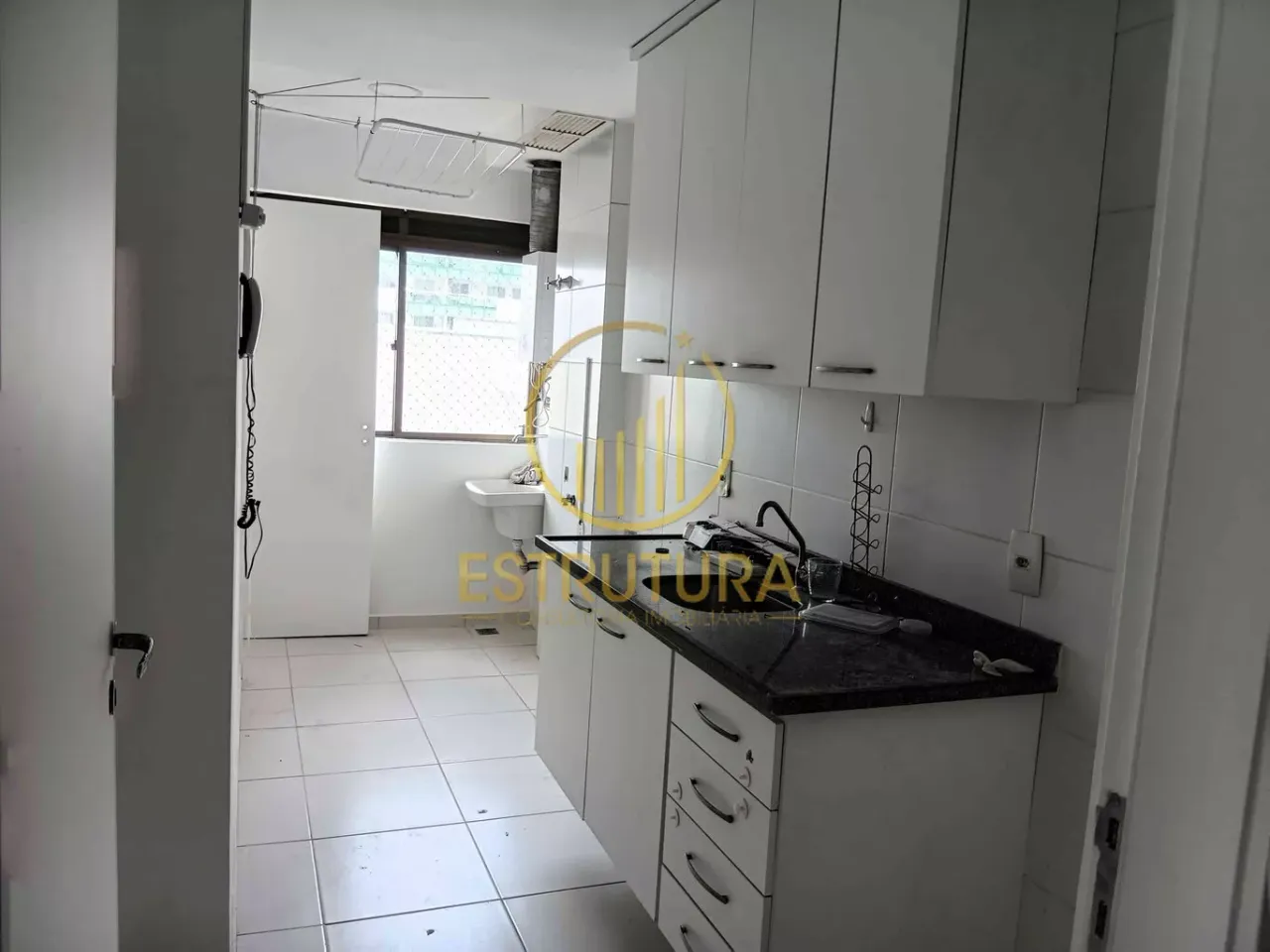 2-bedroom apartment with enclosed kitchen and 1 parking spot — photo 5