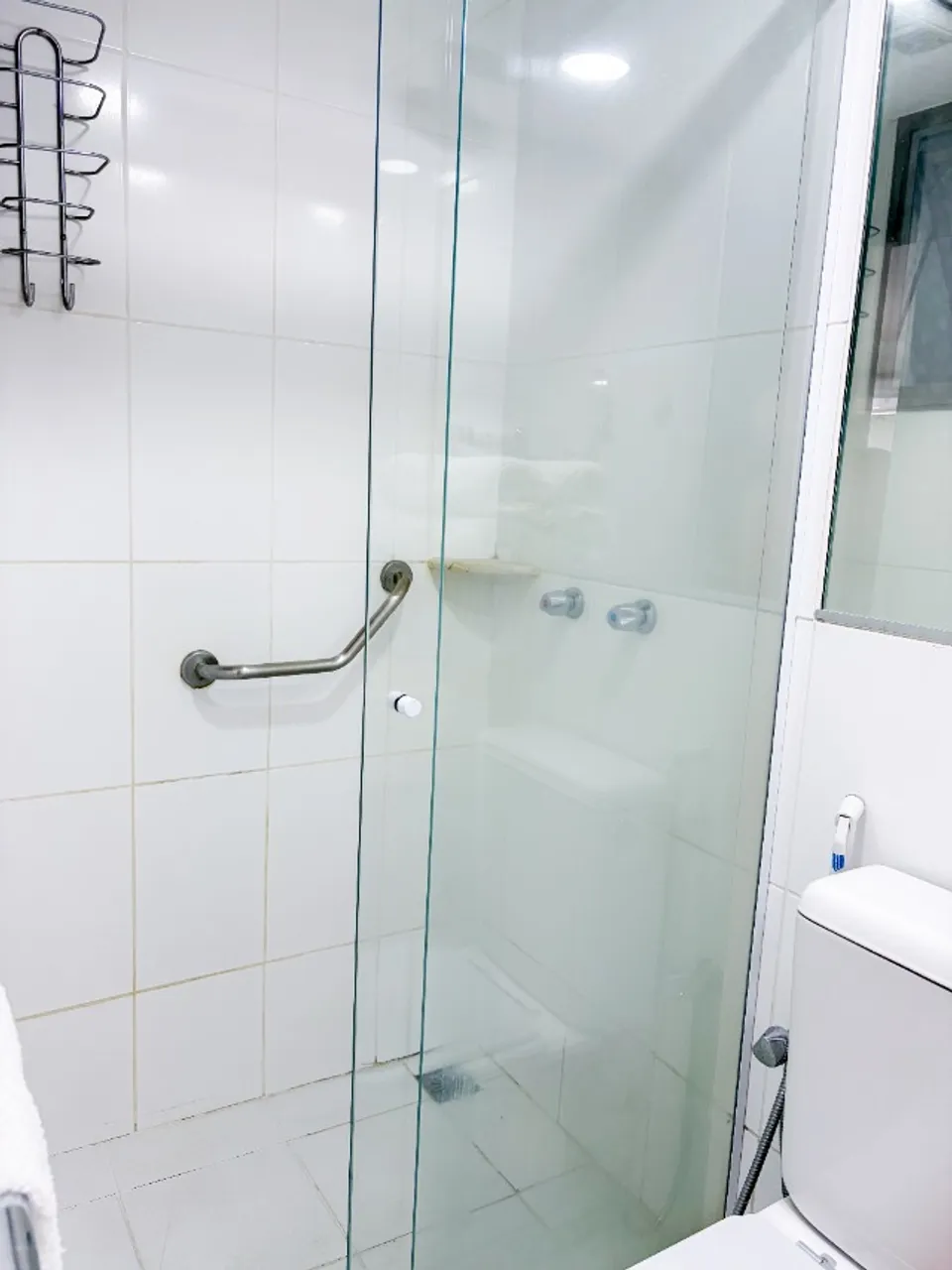Apartamento mobiliado de 1 quarto com varanda