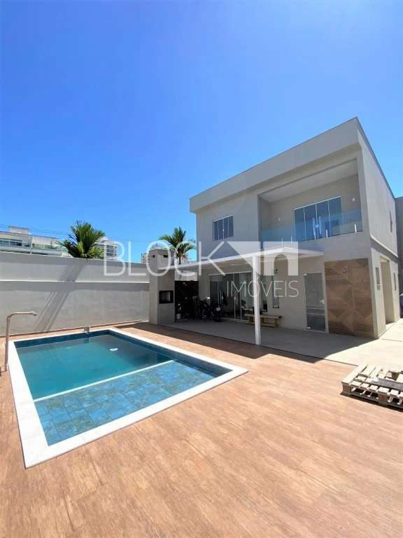 Condominium house with 4 en-suite rooms and open kitchen — photo 17