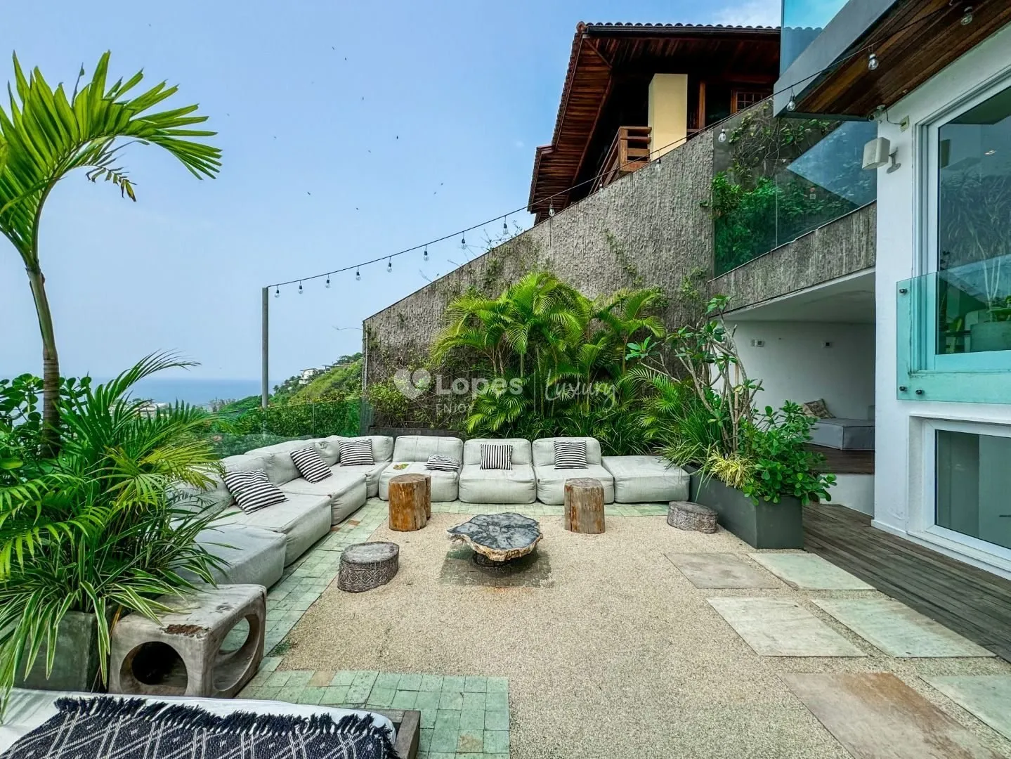 House with 5 en-suite bedrooms, 8 baths and 3 parking — photo 9