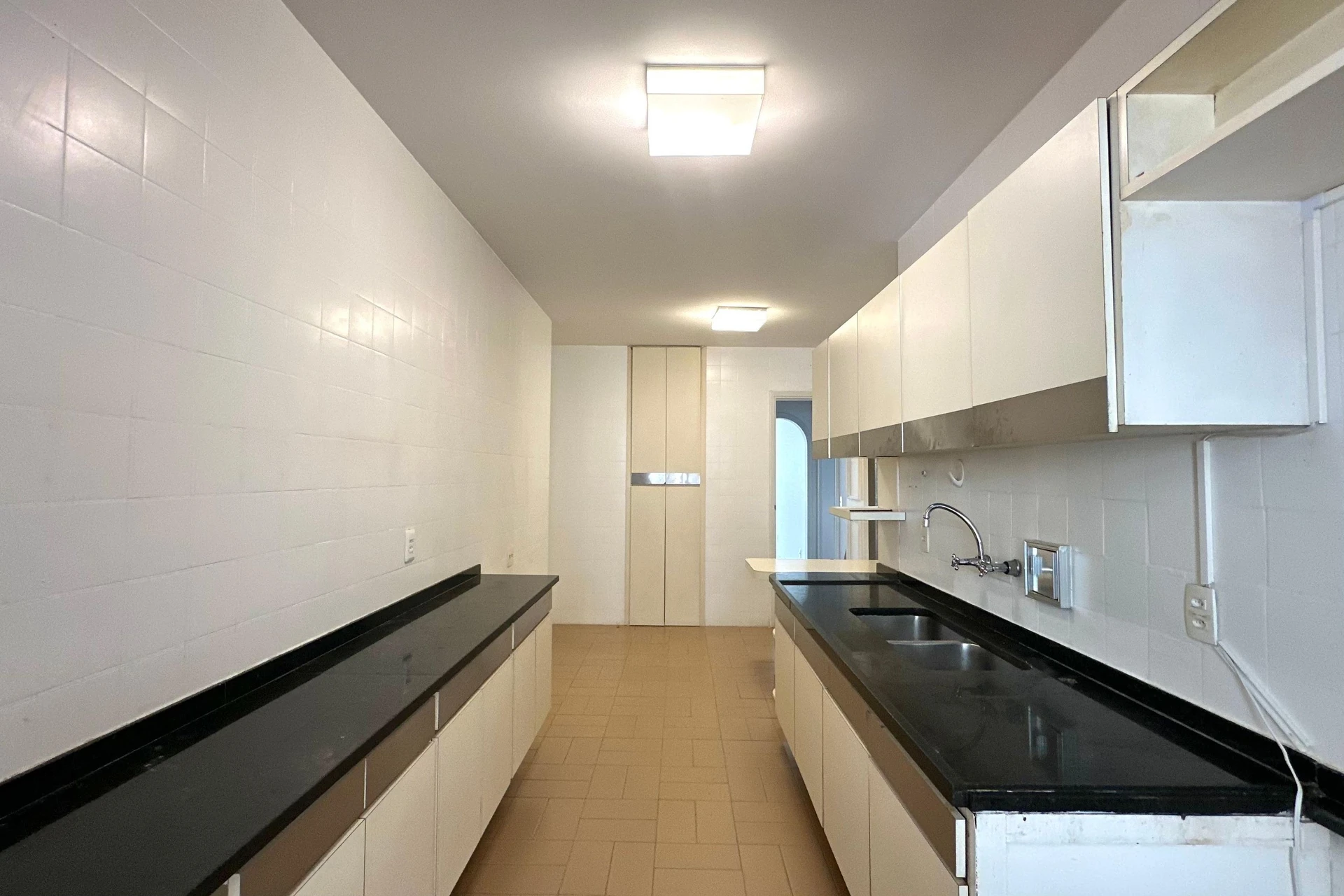 Unfurnished apartment with 2 en-suite bedrooms — photo 28
